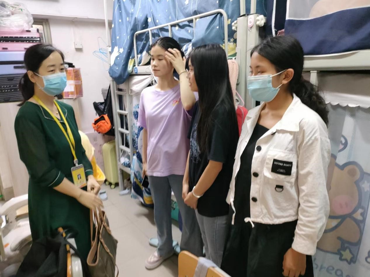 关怀入宿舍，温情系师生——新葡的京官网辅导员进行学生宿舍走访