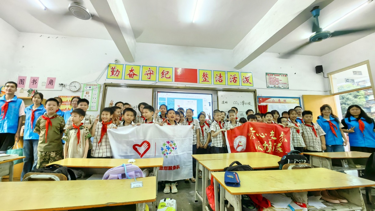 爱心支教行 浇筑科学梦——新葡的京官网爱心支教服务队开展支教活动