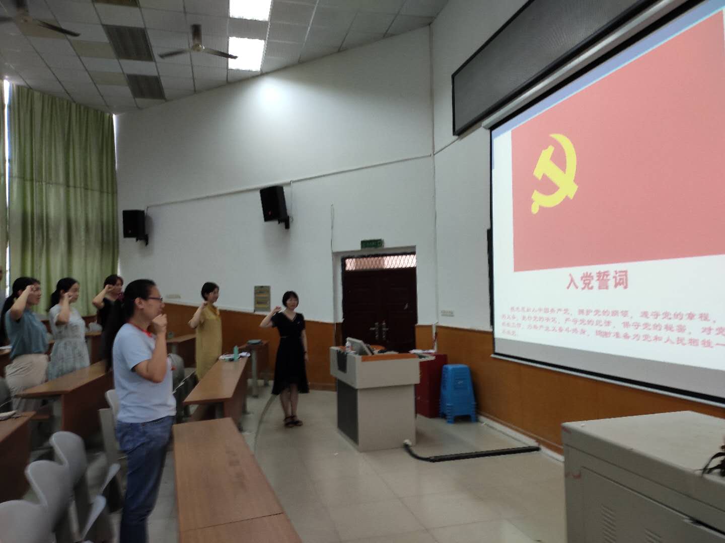 3003新葡的京集团网址举办专题微党课暨学院党委理论学习中心组2020年第4次集中学习扩大会
