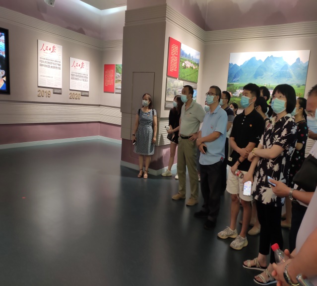 3003新葡的京集团网址开展参观广西脱贫攻坚成就展主题党日活动