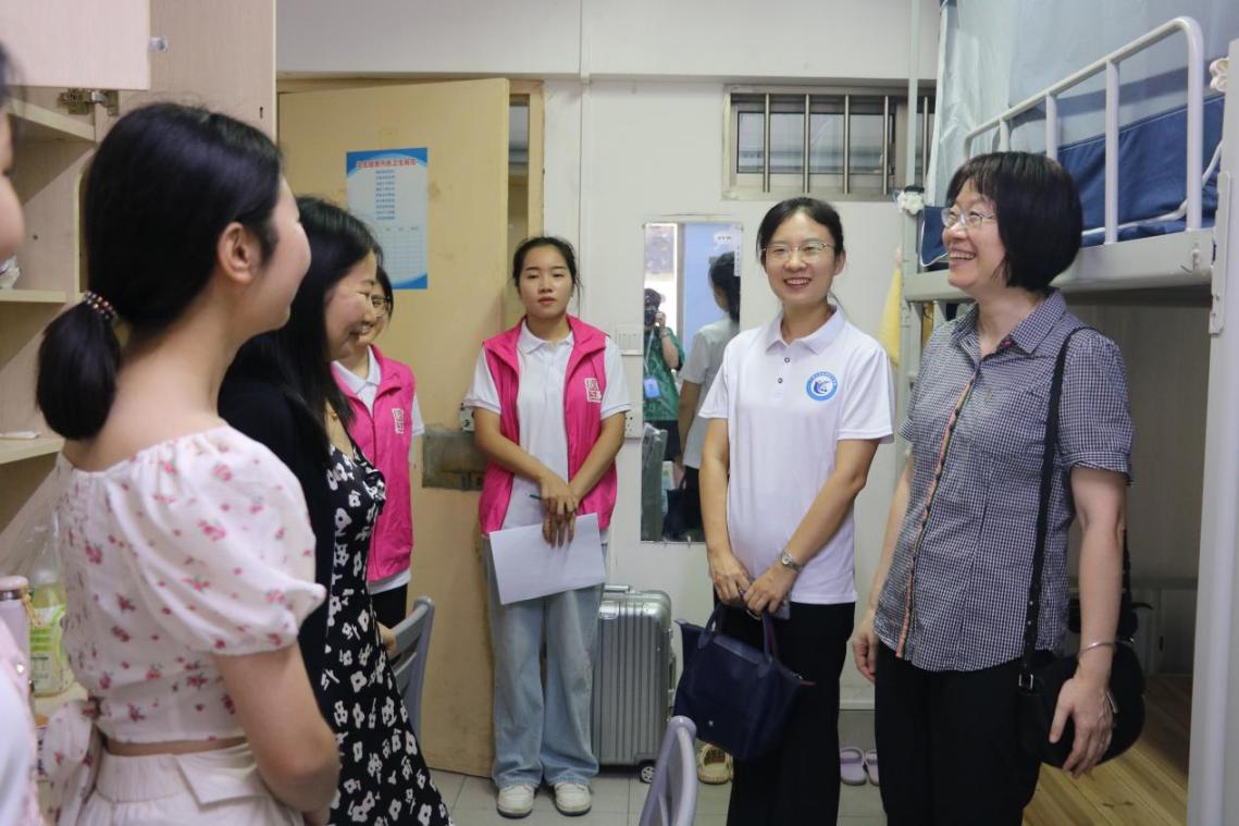 聆听化院“新”声——3003新葡的京集团网址领导深入宿舍走访看望2023级新生